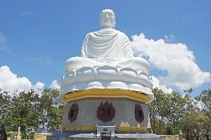 Несколько интересных мест в Нячанге Район Няндомский Pagoda_Long_SHon_Belyi_Budda_5.jpg